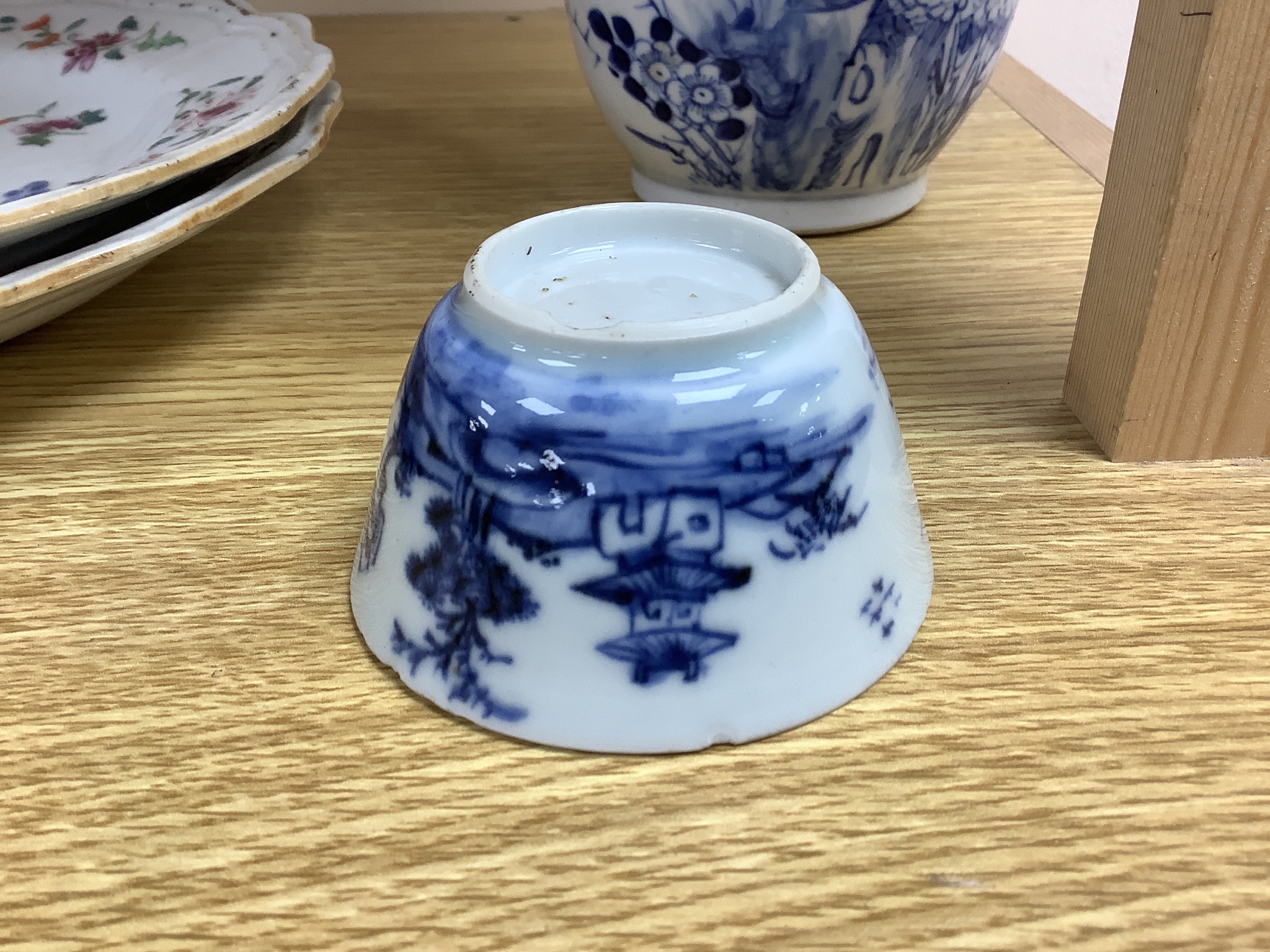 A Chinese late 19th century blue and white vase, height 25.5cm, a pair of 18th century Chinese export famille rose plates and a blue and white tea bowl